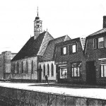 1939 links naast het kerkje gebouw exportslagerij van Dam