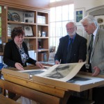 vlnr vrijwilligers Fenna en Wijnand en CvdK Max van den Berg