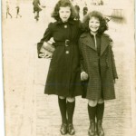 Links Selma naast Hertha vlak voor de oorlog