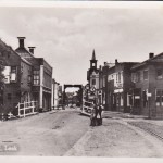 't Piepke met links de winkel van Denneboom